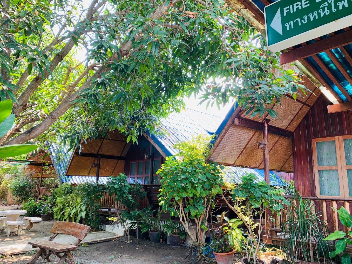 Ruennamyen Resort Amphawa Samut Songkhram Exterior foto