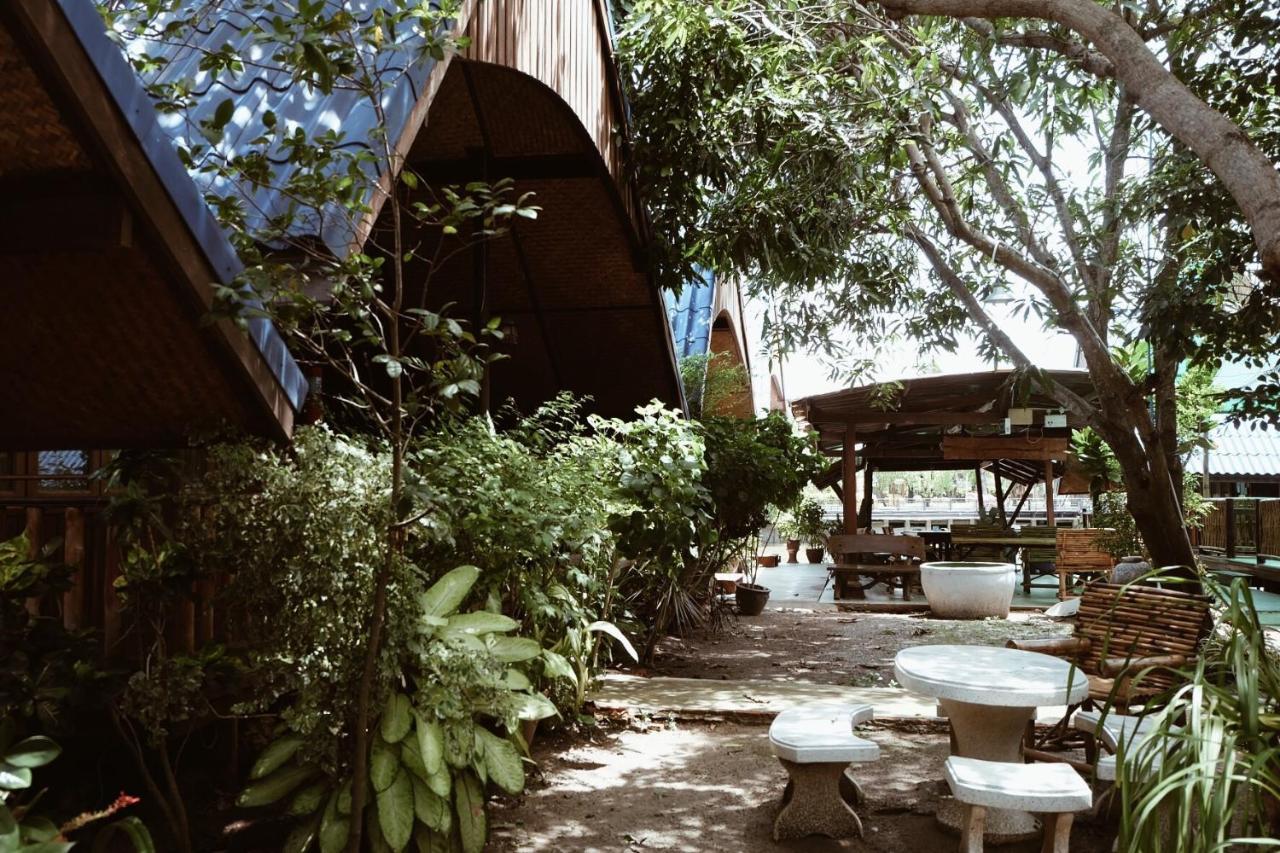 Ruennamyen Resort Amphawa Samut Songkhram Exterior foto